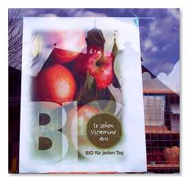 Abbildung: Plakat mit Werbung für "Bio-Äpfel"
