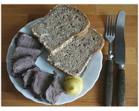 Brot mit Braten, kalt