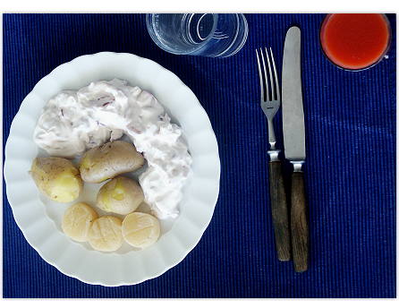 Handkäse, Quark, Pellkartoffeln und Orangensaft