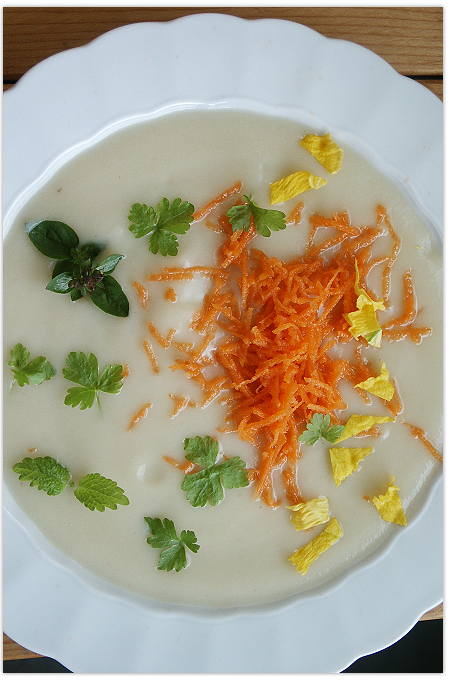 Bild Blumenkohlsuppe mit Dekoration